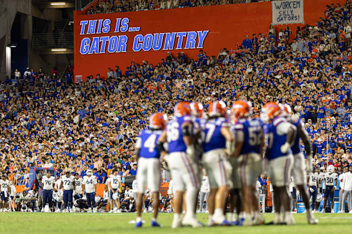 Photo gallery: Scenes from Florida’s rout over Florida Atlantic in Jon Sumrall’s debut