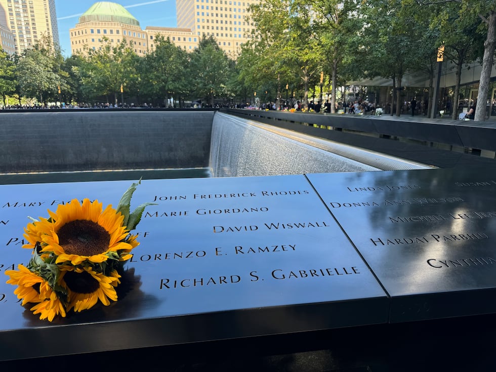 Panel with the name of Richard Gabrielle and his favorite flower.