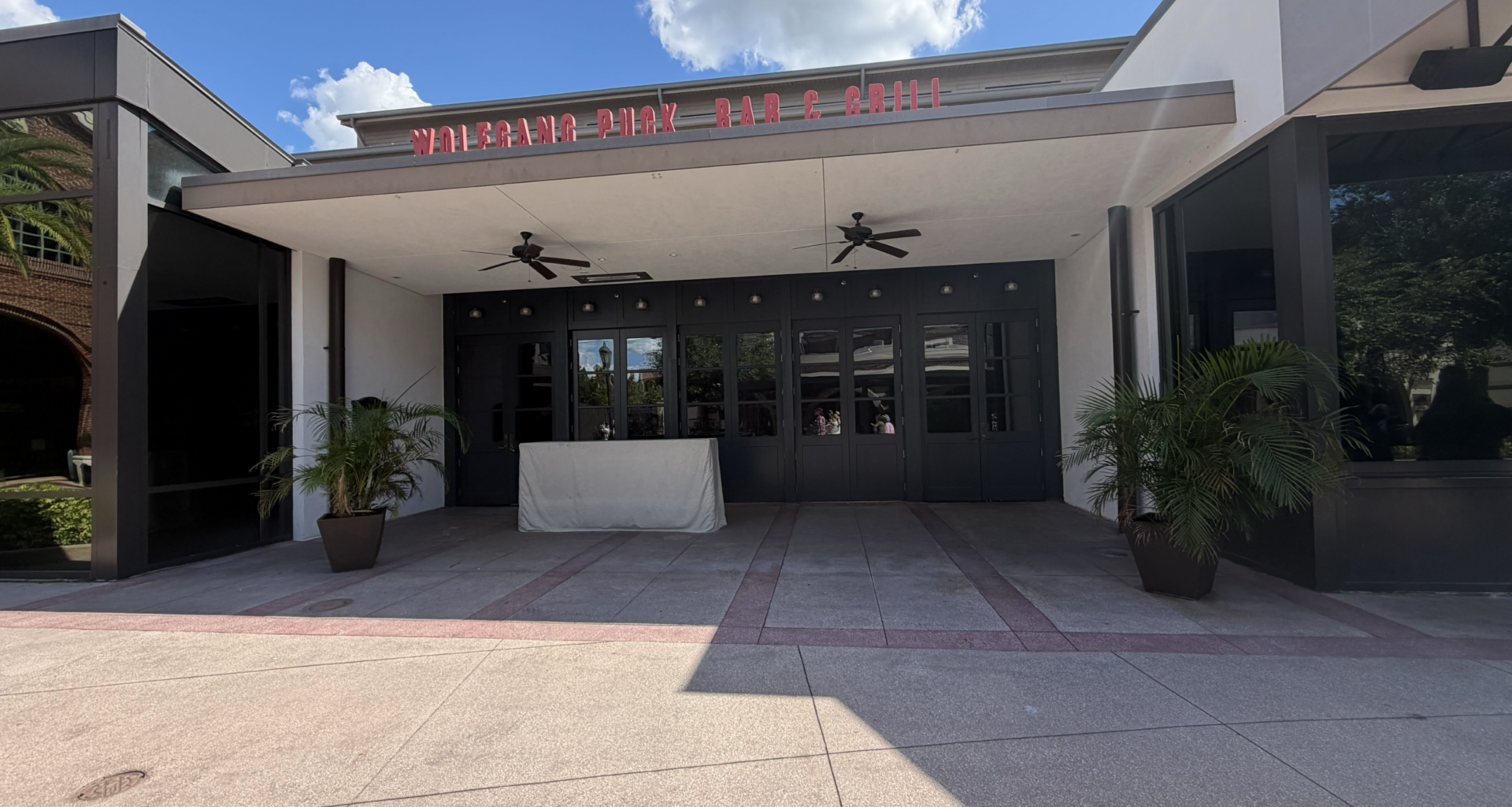 Wolfgang Puck Bar & Grill has officially closed at Disney Springs, bringing an end to the celebrity chef’s nearly three-decade presence