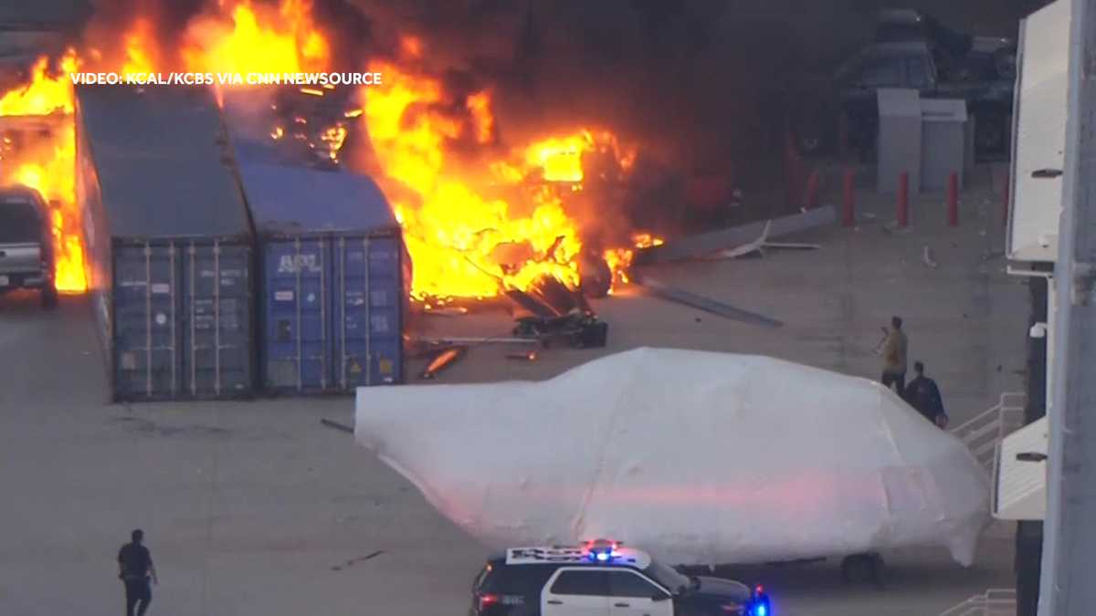Helicopter crashes, killing at least 1 person, near a bus crash in LA