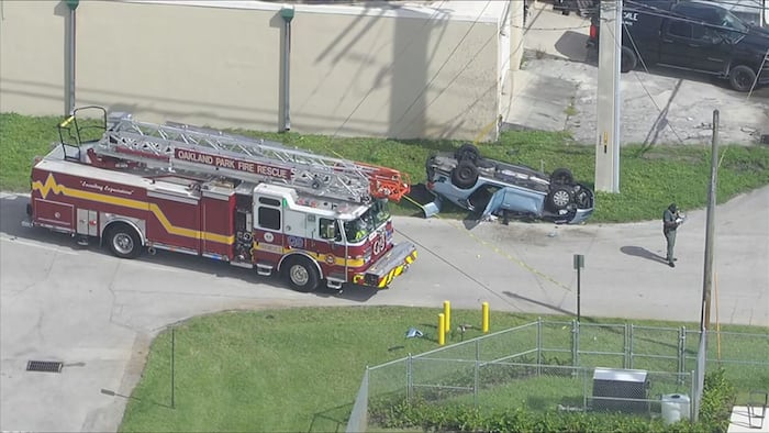 Oakland Park rollover crash sends 2 children to hospital, deputies say