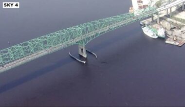 Traffic Alert: Crash in westbound lanes of Hart Bridge causing backups