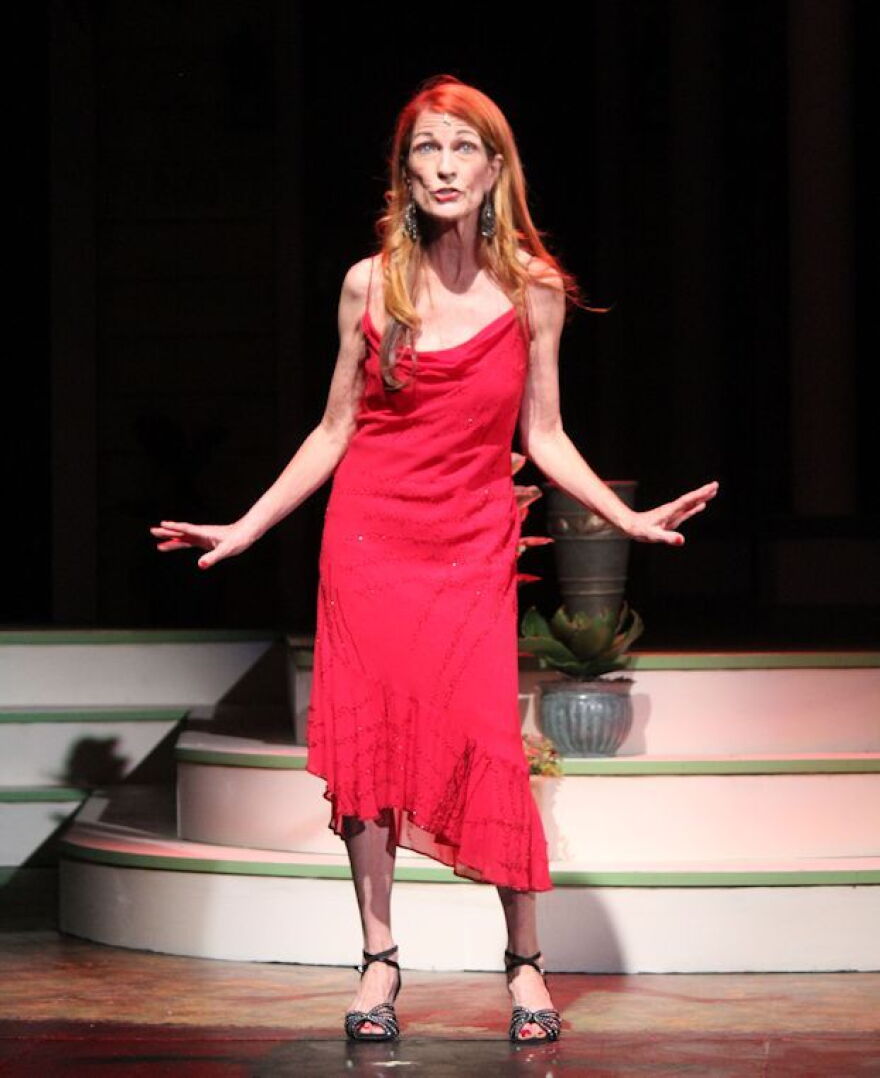 Benzing as Jinx in 'Savannah Sipping Society'