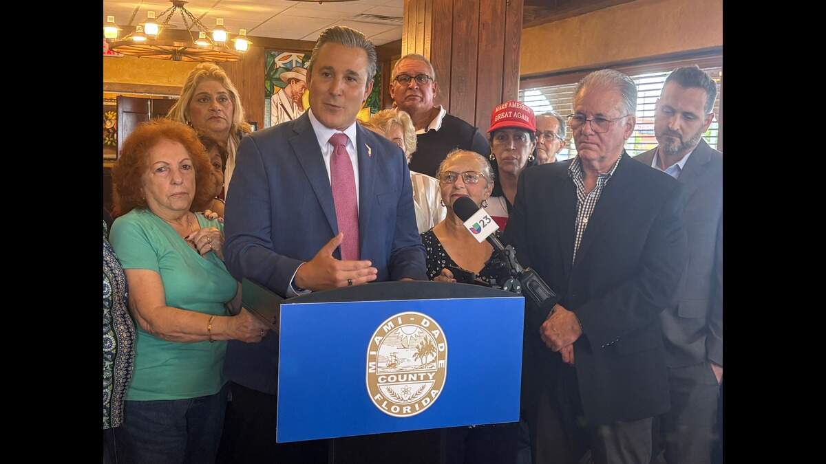 Hialeah seniors get new Little Havana center at La Carreta
