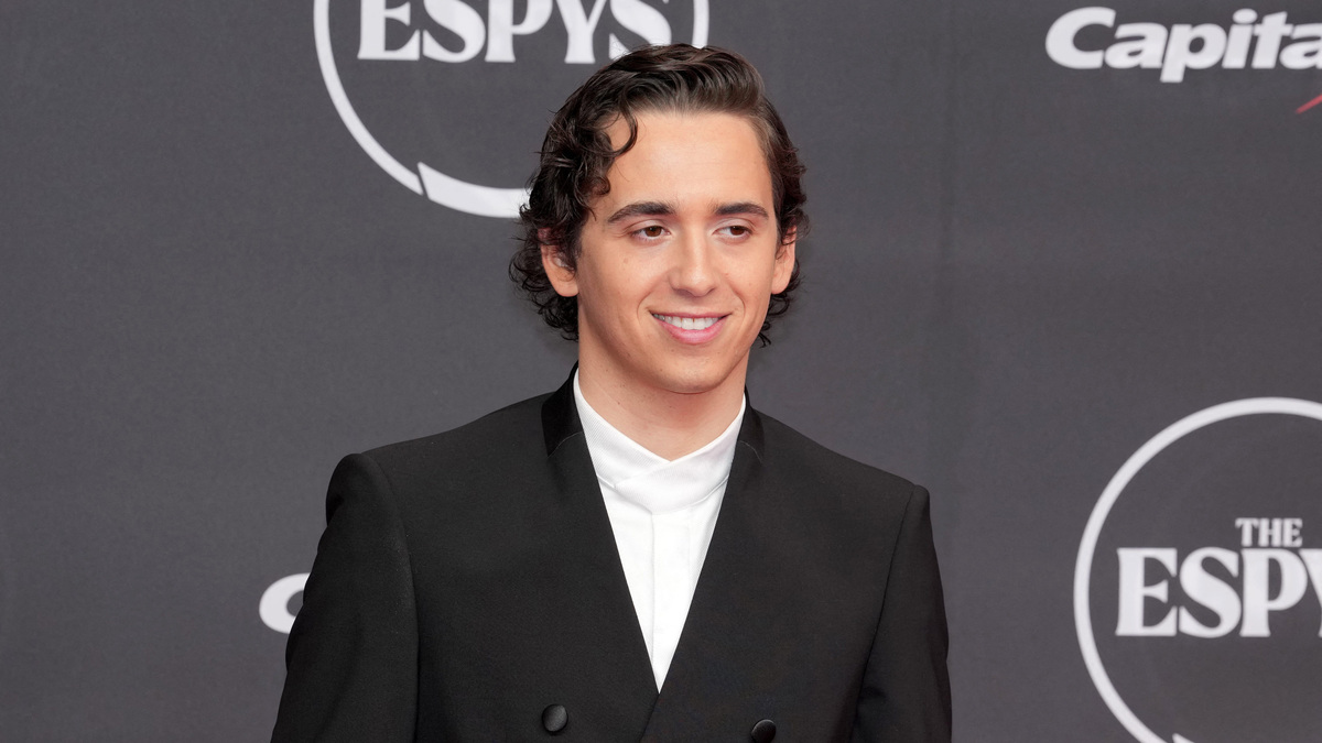 Marcello Hernandez invites celebrities to dinner at Emmys
