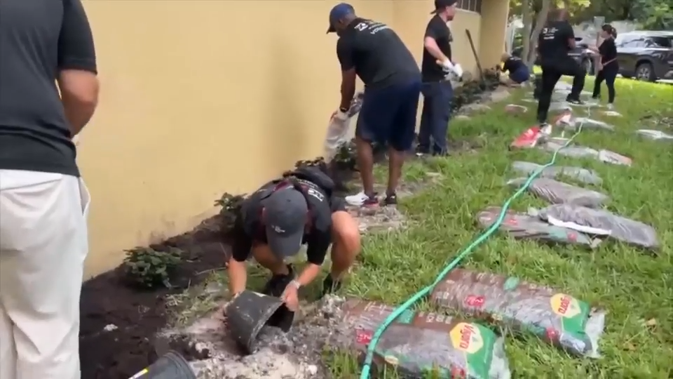 United Way Miami and M-DC Community Services Department work together to upgrade community center - WSVN 7News | Miami News, Weather, Sports