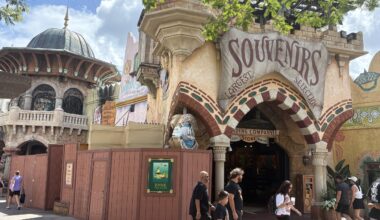 Islands of Adventure Trading Company Construction Walls