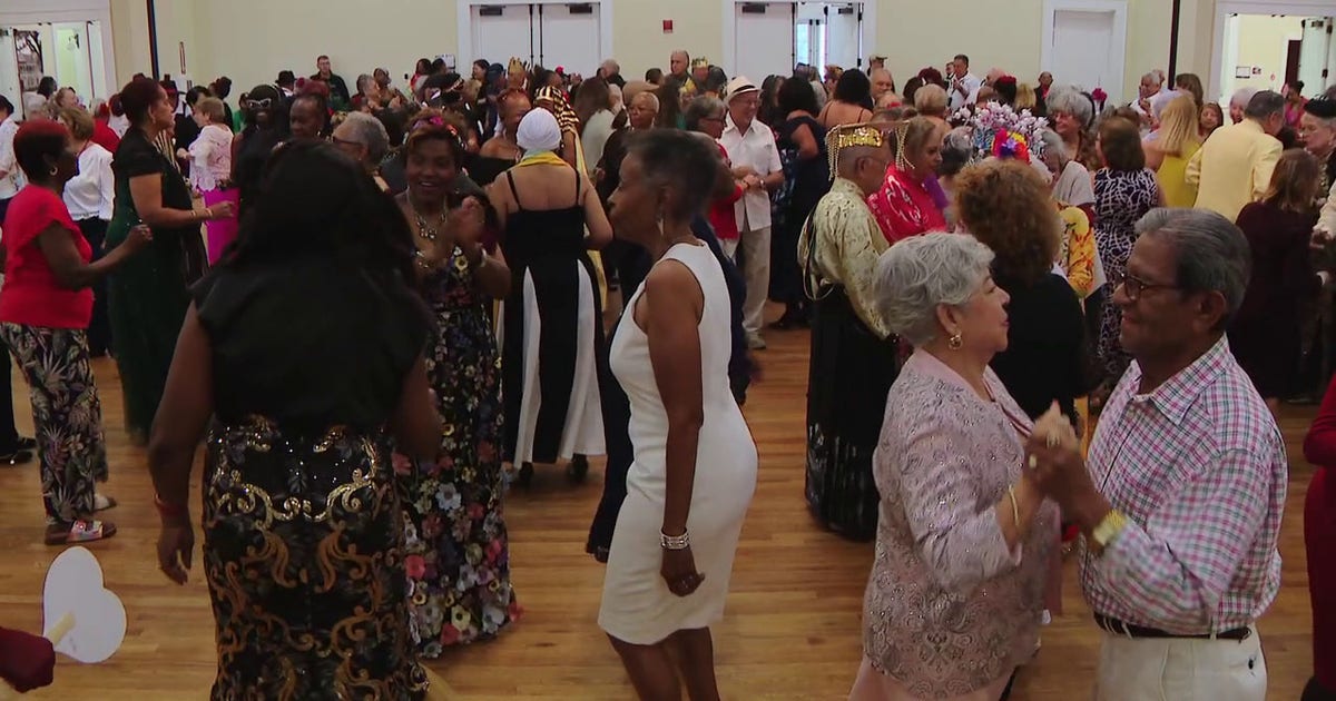 Hillsborough County seniors hit the dance floor for prom revival