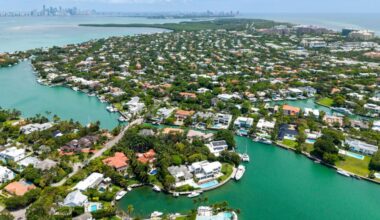Florida homeowners aren't buying the insurance recovery as it becomes a midterm issue