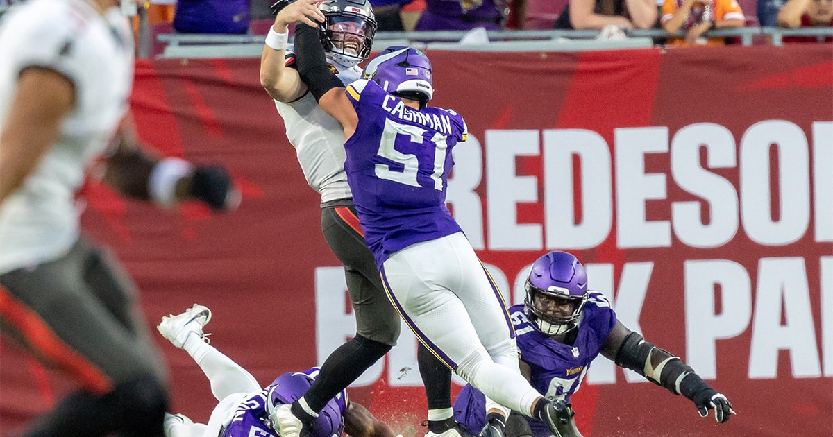 Baker Mayfield dislocates thumb in loss to Vikings; Bucs await MRI results