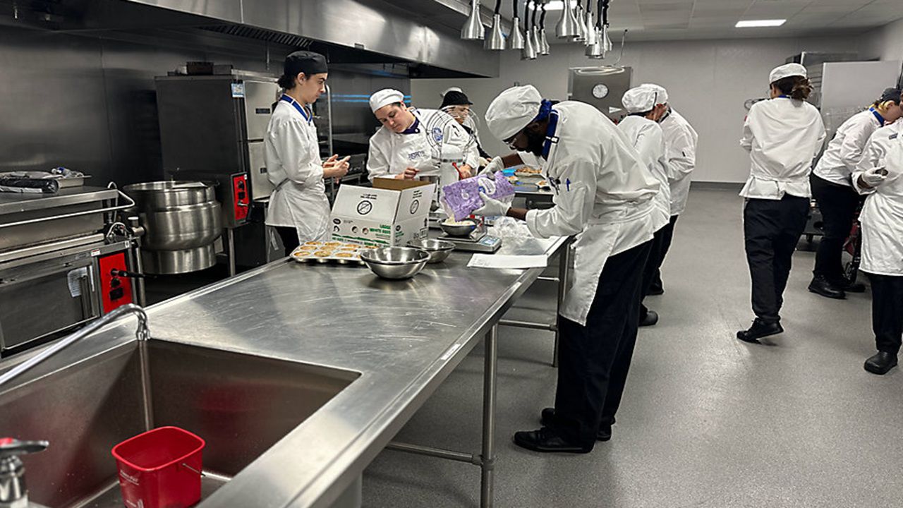 Culinary students get hands-on training at Feeding Tampa Bay