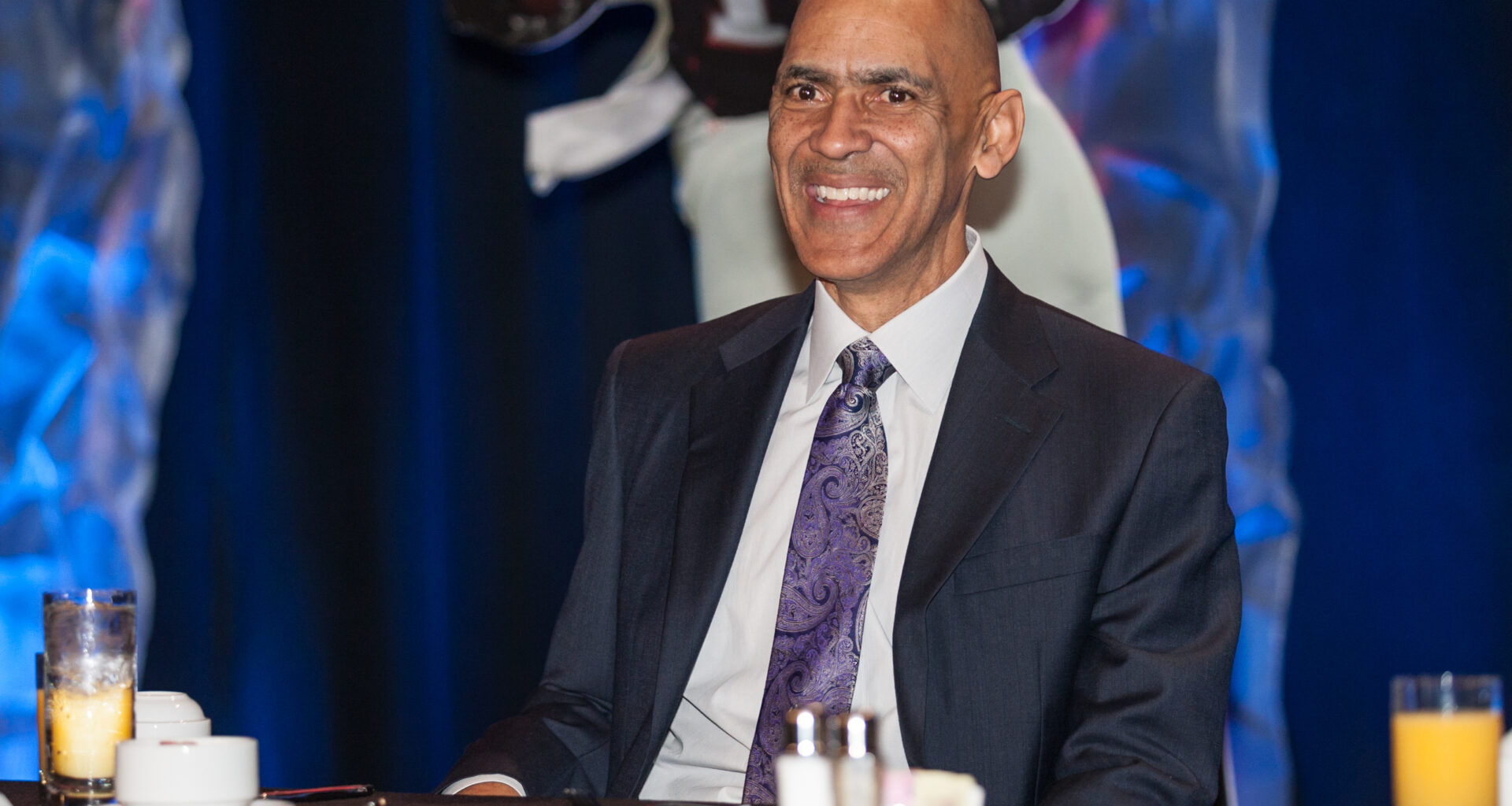 Tony Dungy to speak at Tampa’s controversial Life Surge seminar, which was recently accused of scamming attendees  