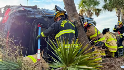Driver airlifted to trauma center after car crashes into tree on I-95 in Palm City
