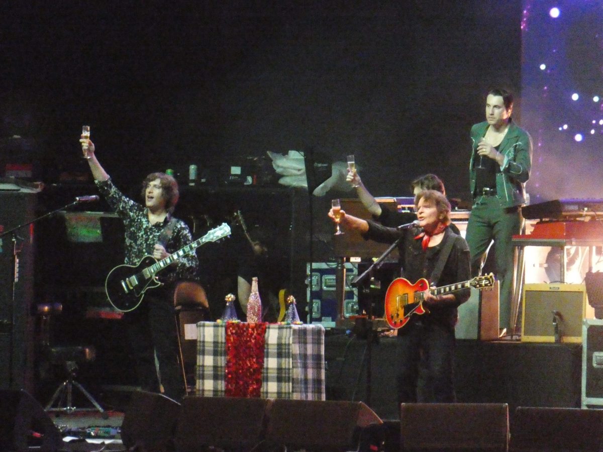 Review: In Clearwater, John Fogerty and Steve Winwood roll with it during packed double-header