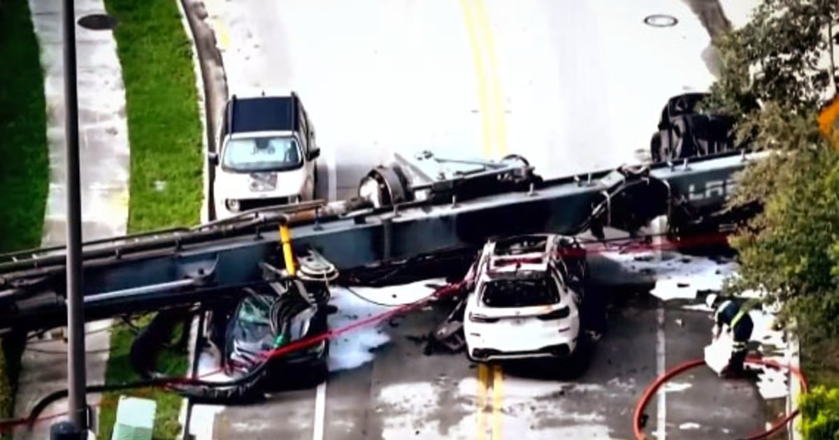 4 hospitalized after crane collapses in Miami, fire rescue says
