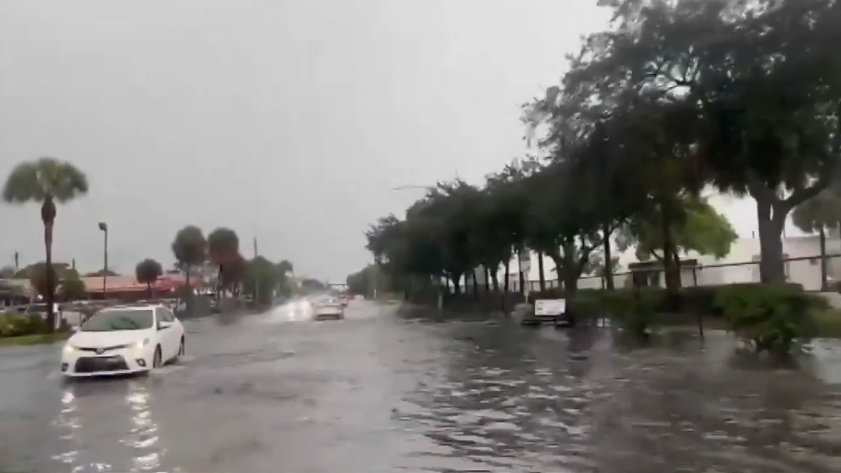 Downpours bring flooding to portions of Broward County, trigger street flood advisory - WSVN 7News | Miami News, Weather, Sports