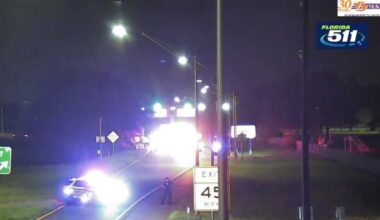 Truck crashes into toll booth on SR-417 in Orange County