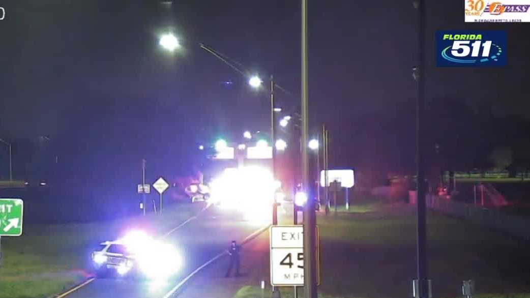 Truck crashes into toll booth on SR-417 in Orange County