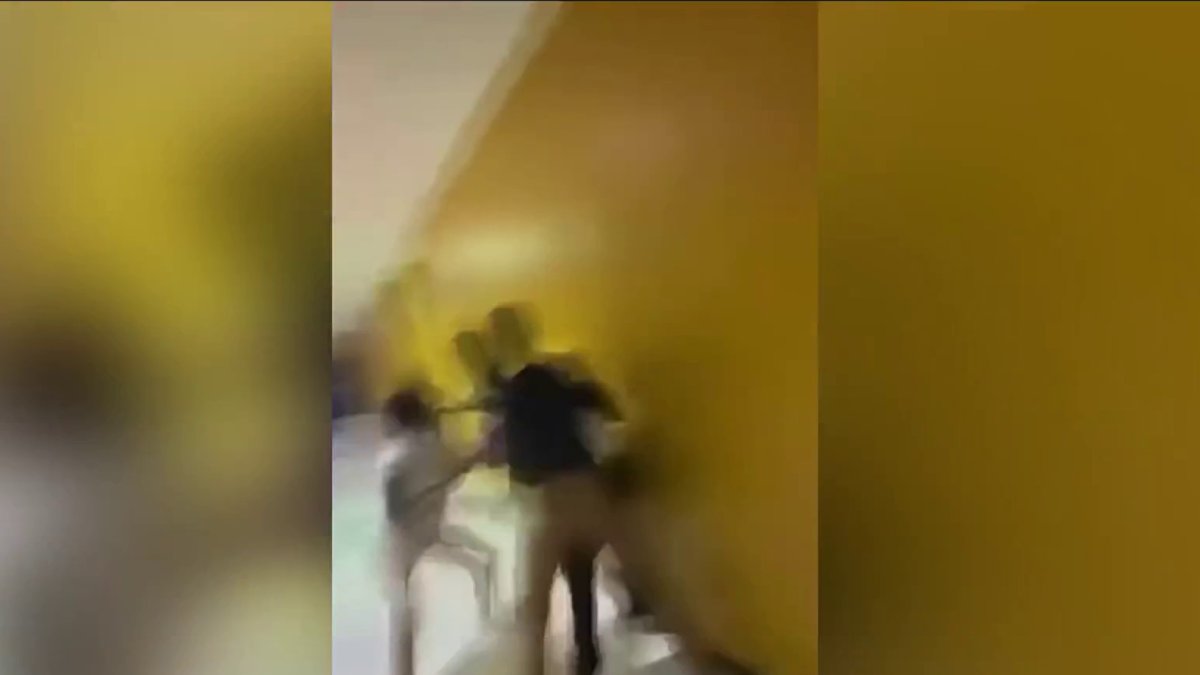 Video shows students fighting at Miami Northwestern Senior High, 2 hospitalized after stabbing – NBC 6 South Florida