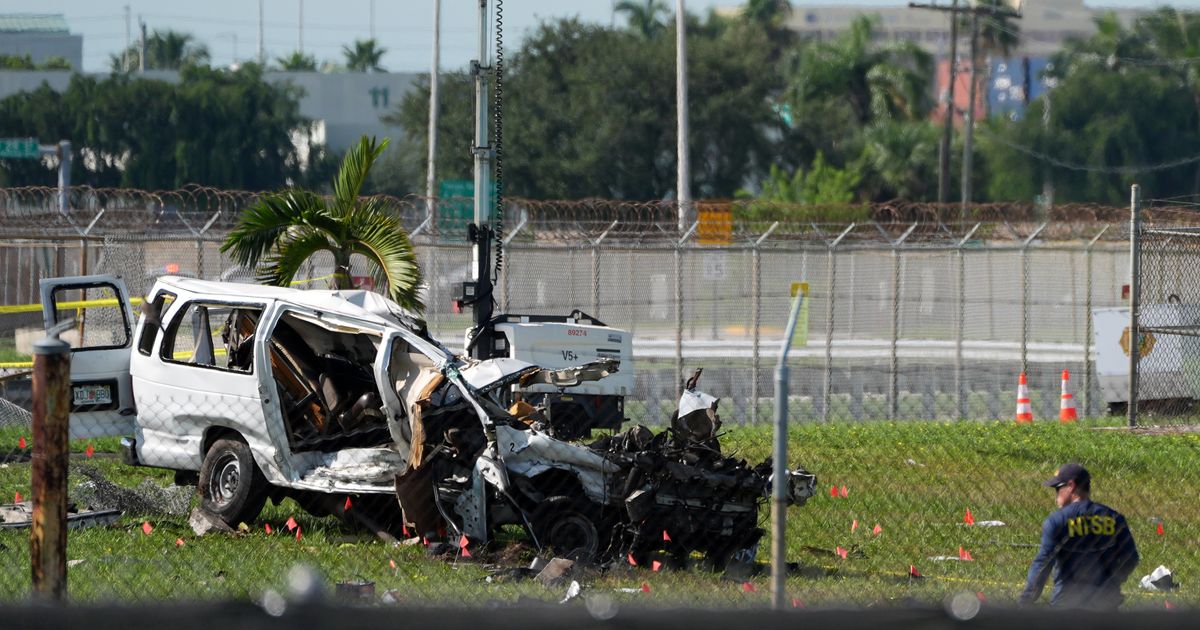 All 5 killed in Miami cargo jet crash were in a van used by plane cleaners :: WRAL.com