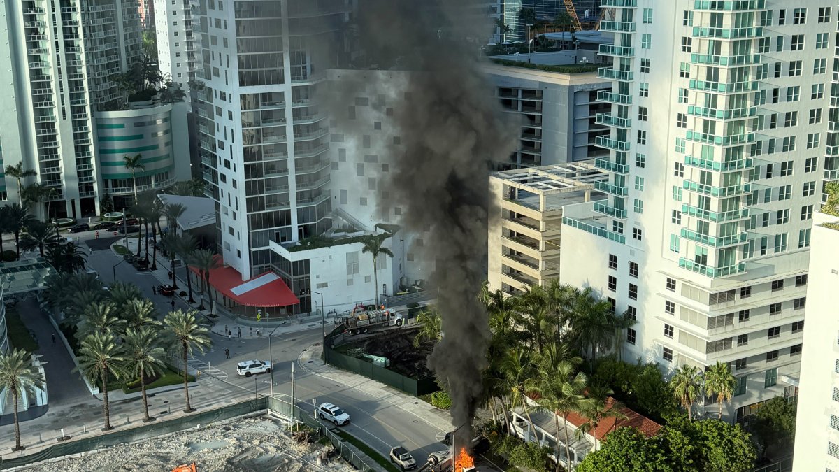 4 hospitalized after crane collapses in Brickell causes road closures, police say – NBC 6 South Florida