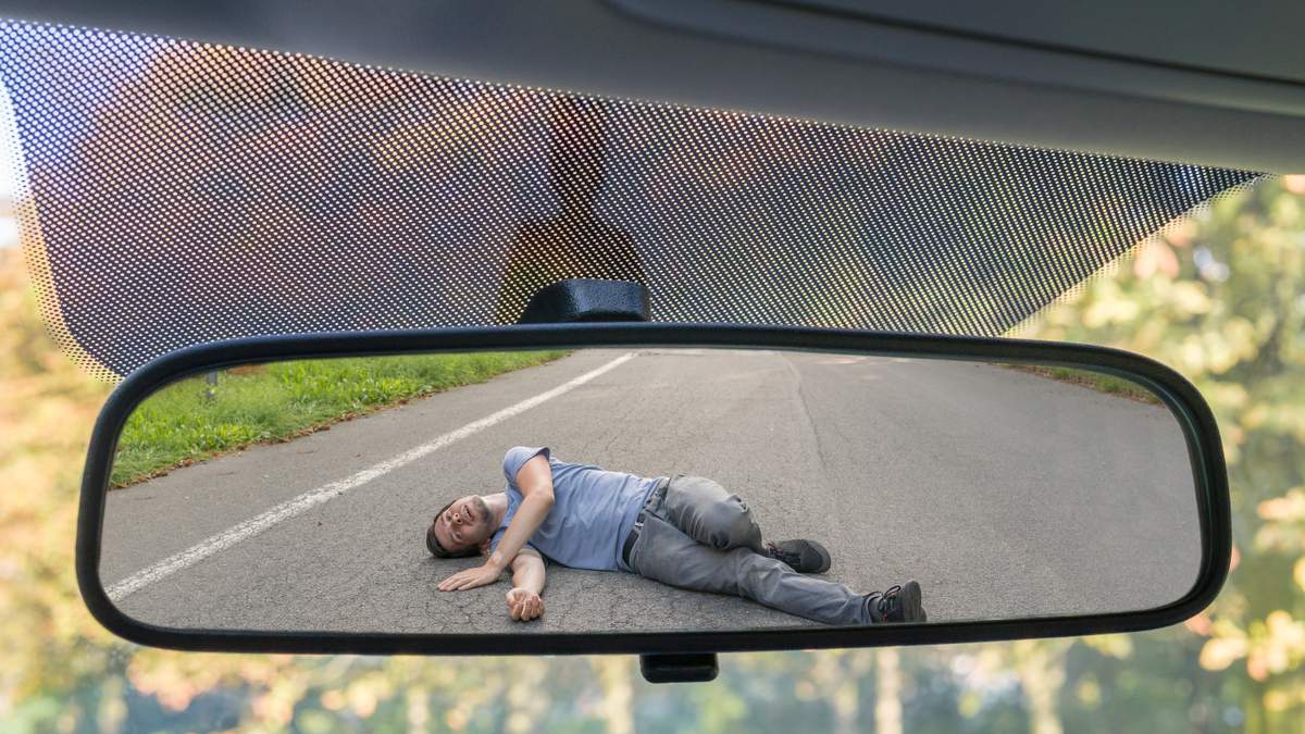 Police Seek Mercedes Driver After Fatal St. Pete Hit and Run | NewsRadio WFLA