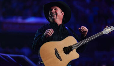 Garth Brooks | “I OWE ORLANDO ANOTHER SHOW…WHETHER THEY TAKE ME UP ON IT OR NOT”