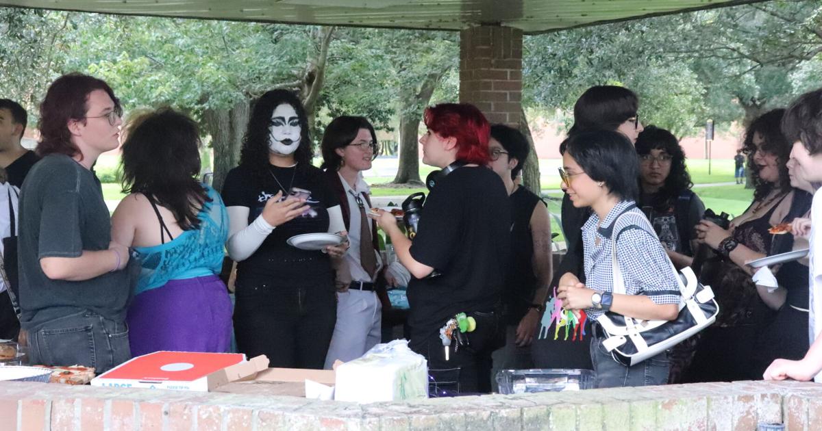 “You’re giving them the space to be themselves”: Gothic Knights strives to unite UCF’s goth community | Life
