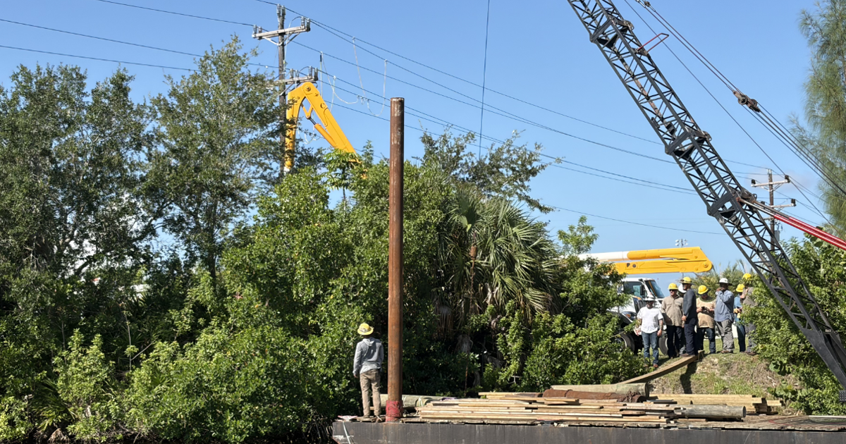 Barge crane hits power lines in Cape Coral | Lee County