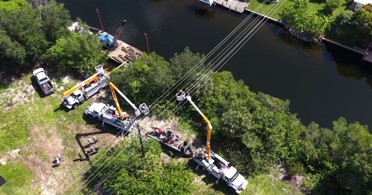 Cape Coral crane hits power lines, knocks out power to 2,000 homes | Lee County