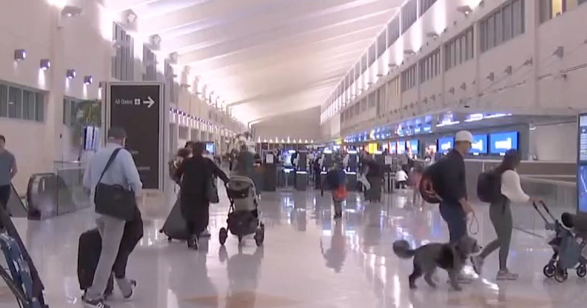 Rising jet fuel costs could cut flights this holiday season |