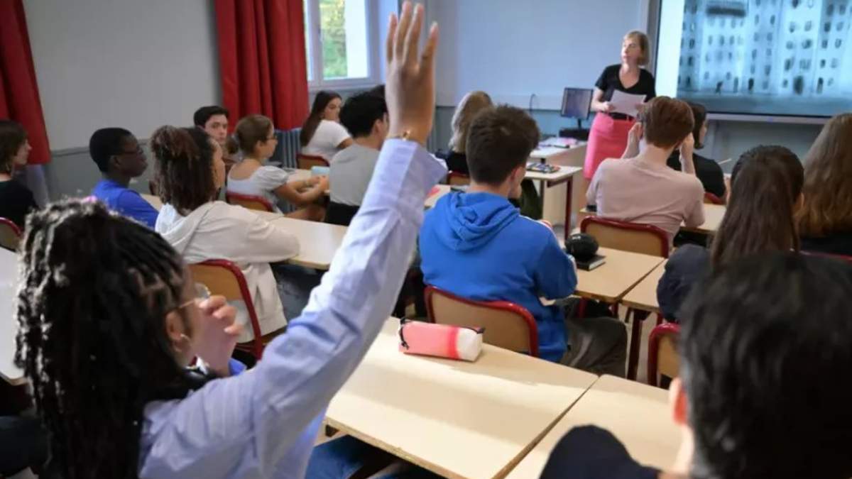 Broward Parents Rally Against The Redefining Schools Plan | NewsRadio WIOD