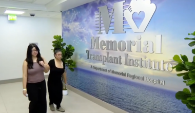 Identical twin makes kidney donation at Memorial Transplant Institute to help sister with medical issues - WSVN 7News | Miami News, Weather, Sports