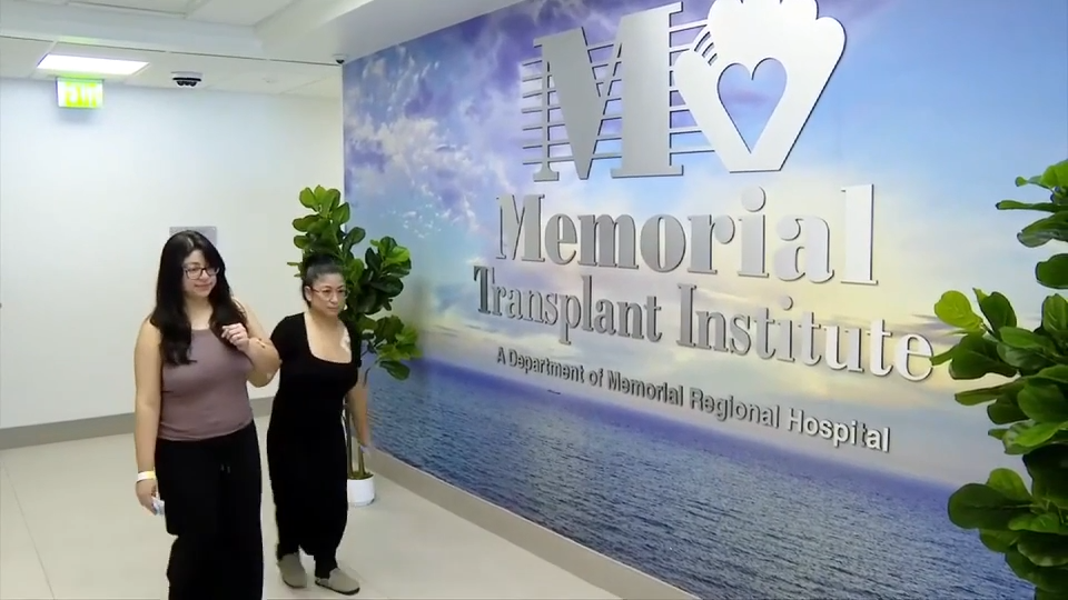 Identical twin makes kidney donation at Memorial Transplant Institute to help sister with medical issues - WSVN 7News | Miami News, Weather, Sports