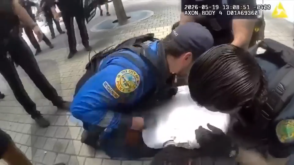 Bodycam footage shows Miami Police subduing suspect involved in beating, stabbing of woman in downtown Miami - WSVN 7News | Miami News, Weather, Sports