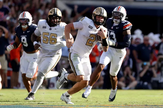 Sep 26, 2026; Auburn, Alabama, USA; Vanderbilt Commodores quarterback Jared Curtis (2) runs against the Auburn Tigers during the second half Jordan-Hare Stadium. Mandatory Credit: John Reed-Imagn Images