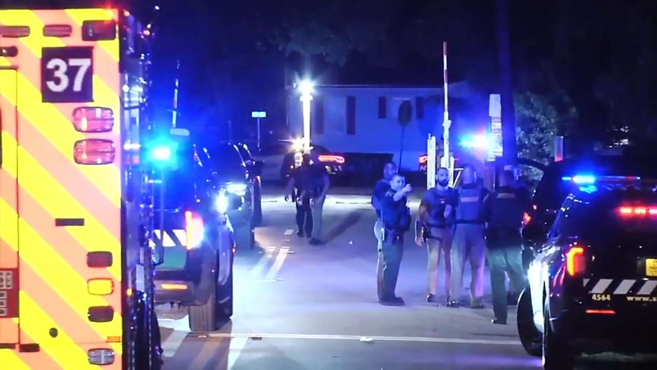 Police investigating after neighbors hear shots at Lauderdale Lakes mobile home park - WSVN 7News | Miami News, Weather, Sports