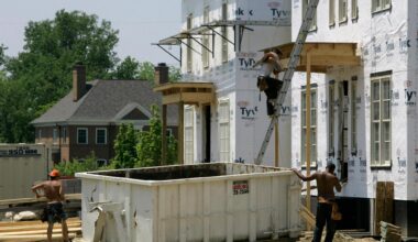 US home sales weaken to slowest pace in more than a year