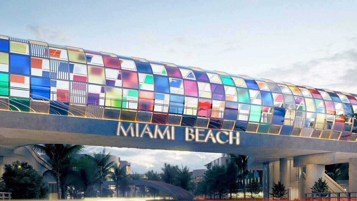 The Fifth Street Pedestrian Bridge was supposed to dazzle with color motorists arriving and leaving Miami Beach on the MacArthur Causeway. The Fifth Street Pedestrian Bridge was supposed to dazzle with color motorists arriving and leaving Miami Beach on the MacArthur Causeway.