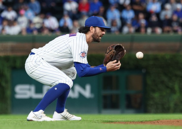 Cubs shortstop Dansby Swanson fields a grounder in the first inning against the Marlins at Wrigley Field on Sept. 22, 2026, in Chicago. (John J. Kim/Chicago Tribune)
