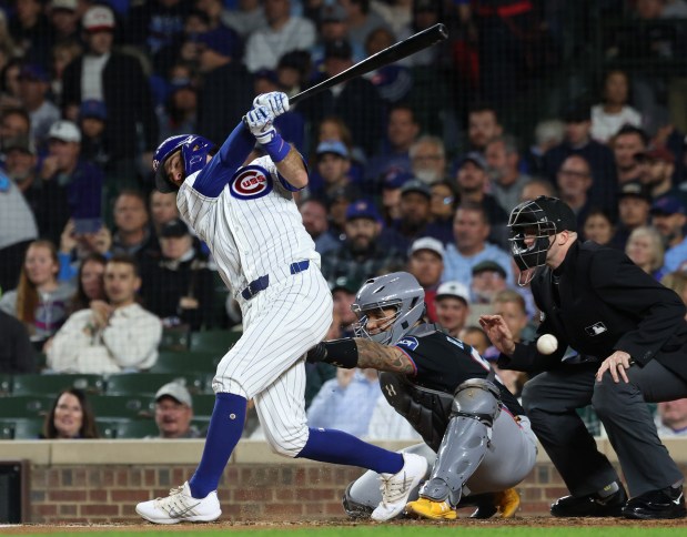 Cubs shortstop Dansby Swanson fouls off a pitch in the third inning against the Marlins at Wrigley Field on Sept. 22, 2026, in Chicago. (John J. Kim/Chicago Tribune)