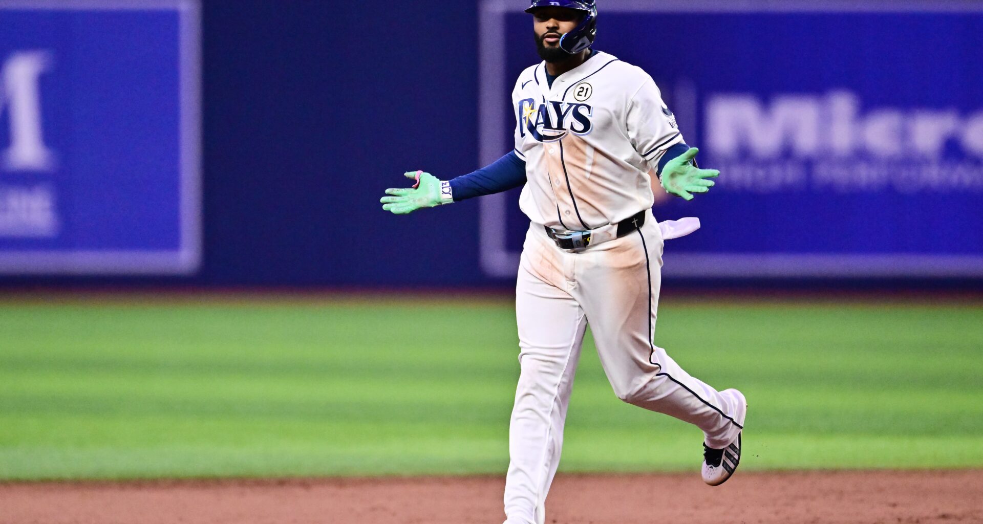 Breaking down MLB playoff races as regular season nears finale