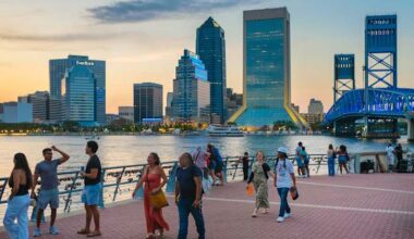 Third Thursday Sip and Stroll returns to Southbank Riverwalk on Sept. 17