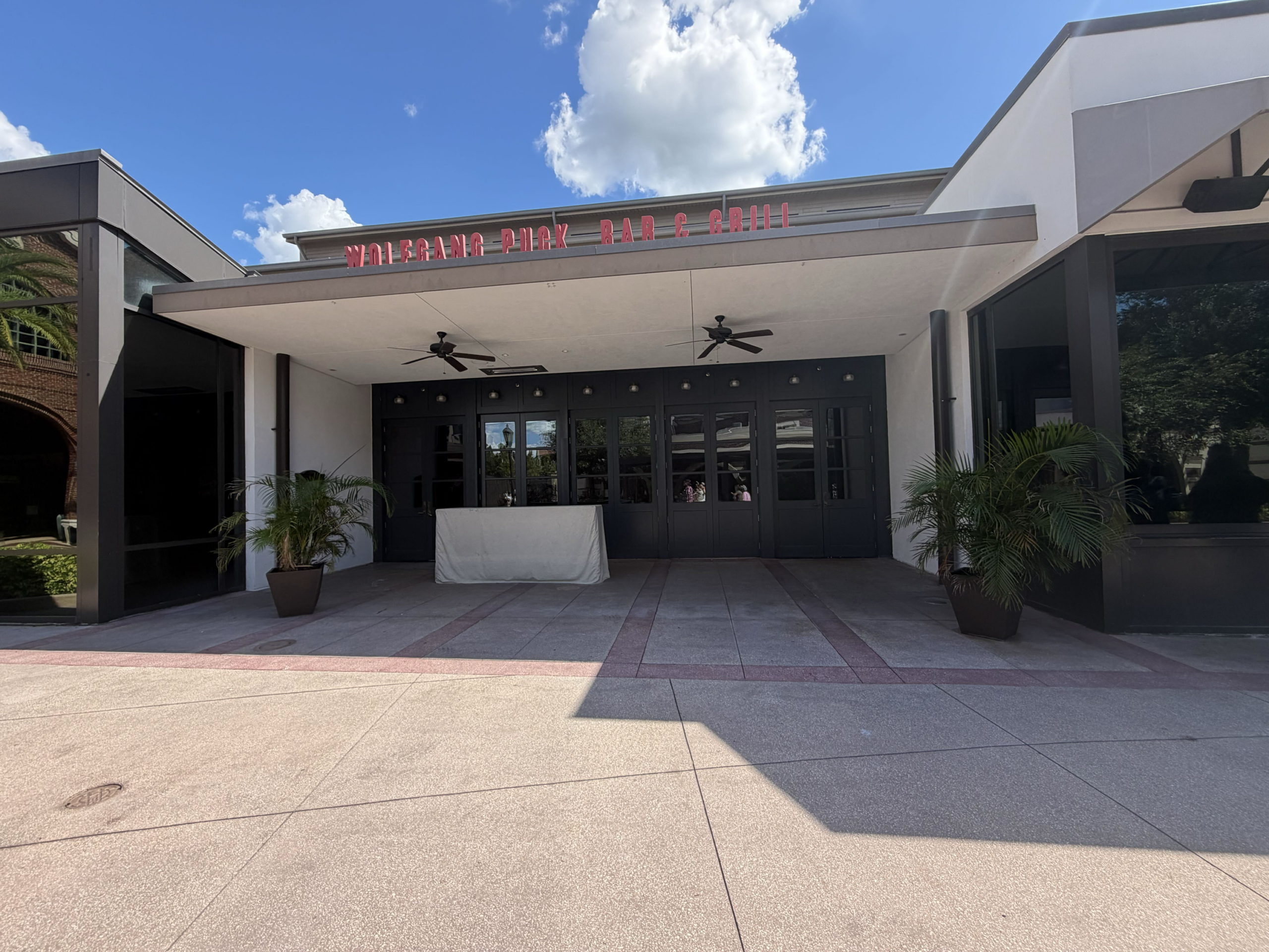 Wolfgang Puck Bar & Grill has officially closed at Disney Springs, bringing an end to the celebrity chef’s nearly three-decade presence