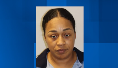 Local postal worker pleads guilty to stealing cash, gift cards from mail