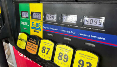 Gas prices, budget concerns have Central Florida drivers delaying holiday travel bookings