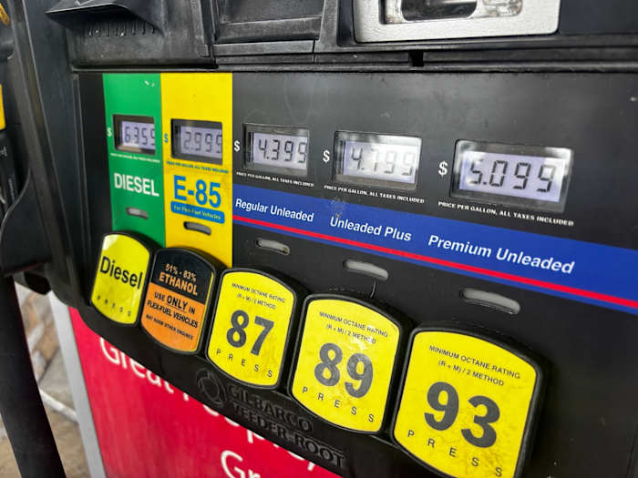 Gas prices, budget concerns have Central Florida drivers delaying holiday travel bookings