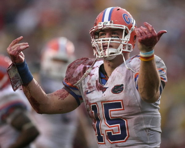 Tim Tebow motions to the crowd to bring it on during the Gators' game at FSU in 2008. (Orlando Sentinel file)