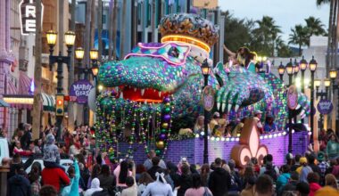 Mardi Gras Parade at Universal Studios Florida  gator float