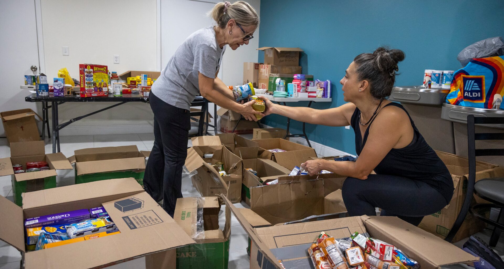 Colombians in Orlando help home country after earthquake
